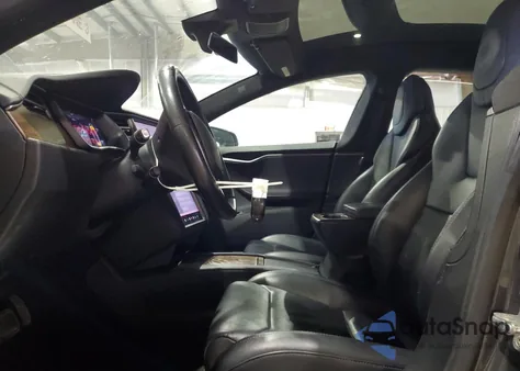 2018 Tesla Model S z USA, uszkodzony, nr VIN 5YJSA1E20JF273853